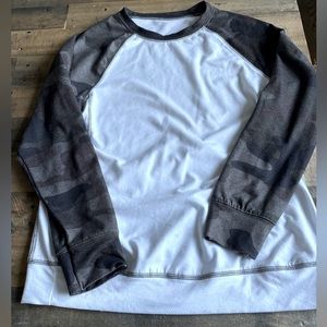 Camo sleeve sweatshirt